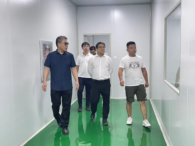 石嘴山市惠農區(qū)委副書記、區(qū)長馬仲武 蒞臨寧夏興康恒潤農業(yè)科技發(fā)展有限公司指導工作