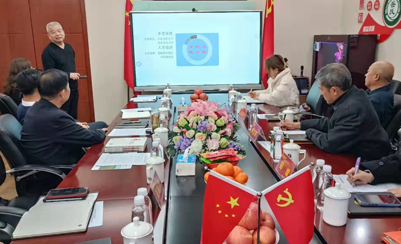 中國民營文化產業(yè)商會顧漢春秘書長一行蒞臨岳氏集團指導工作